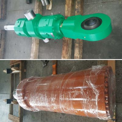 Cylindry o ciśnieniu testowym 32 MPa stosowane w maszynach ciężkich w zakładach hutniczych